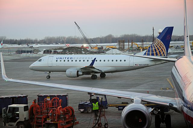 Embraer 170/175 (N639RW) - Taxing out at sunrise for a trip to IAH/KIAH.