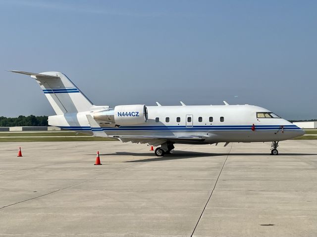 Canadair Challenger (N444CZ) - Ramp