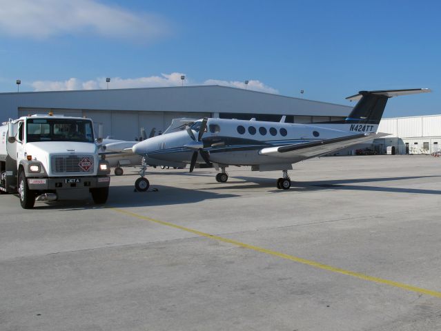 Beechcraft Super King Air 200 (N424TT) - A very nice King Air 200.