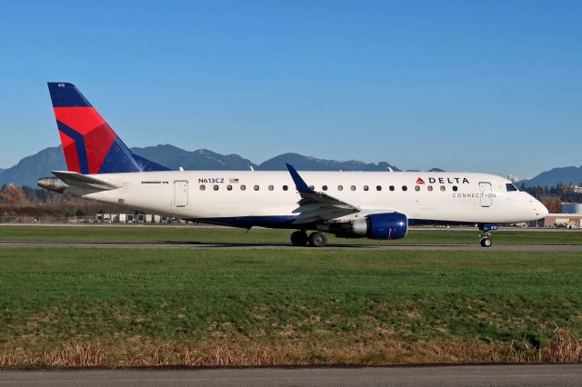 Embraer ERJ 175 (N613CZ)