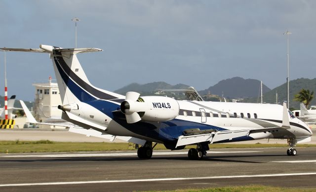 Embraer ERJ-135 (N124LS)