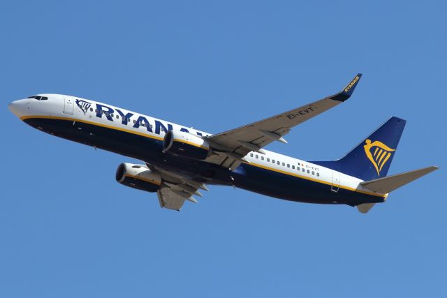 Boeing 737-800 (EI-EVT) - 04/04/2023:br /Flight to Pafos (PFO), Cyprus, after T/O from runway 26.