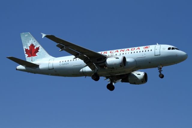Airbus A319 (C-GAQX)