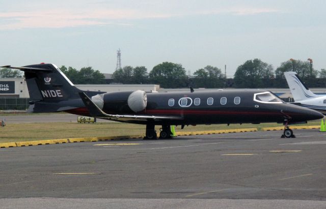 Learjet 31 (N1DE)