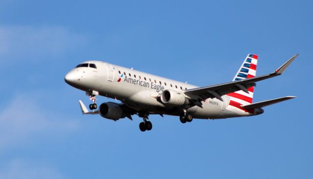 Embraer 175 (N429YX) - On final is this 2014 American Airlines Eagle Embraer ERJ-175LR from the Autumn of 2020.