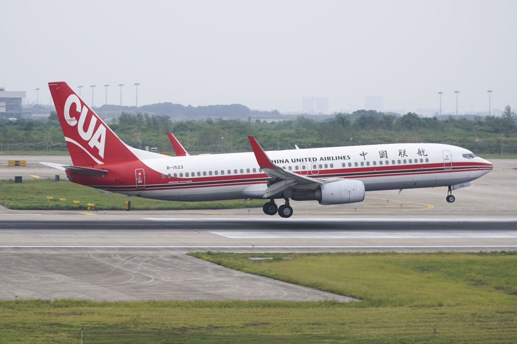 Boeing 737-800 (B-1523)