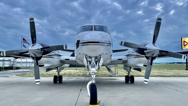 Beechcraft King Air 100 (N87NW) - Head on with N87NW. This aircraft is a 1978 Beech King Air B100 (S/N: BE-42), and it is operated by Albatross Air. 6/25/22. 