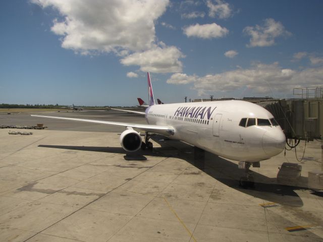 BOEING 767-300 (N588HA)