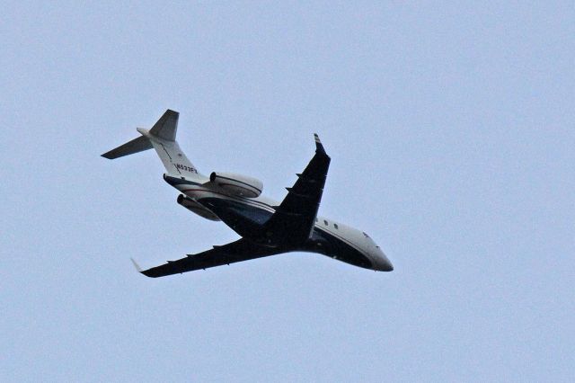 Bombardier Challenger 300 (N533FX) - N533FX In-Bound to KTEB at 1611hrs on 03-Mar-16