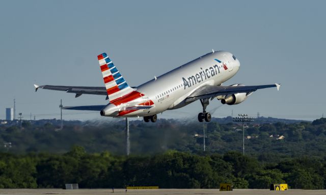 Airbus A319 (N755US) - Departing runway 4