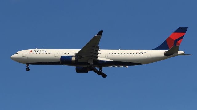 Airbus A330-300 (N805NW)