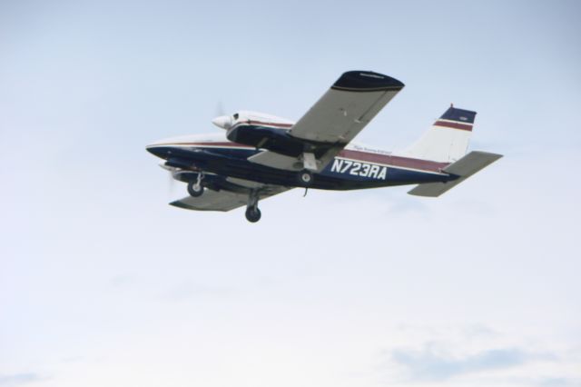 Piper Seneca (N723RA)