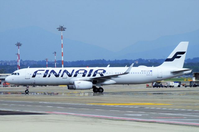 Airbus A321 (OH-LZH)