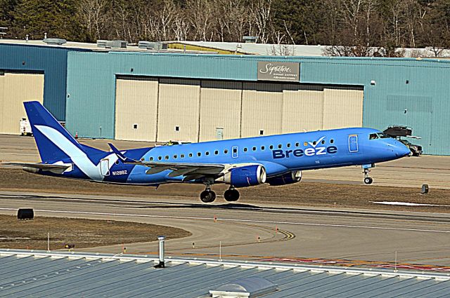 Embraer ERJ-190 (N128BZ) - Moxy 6477 heading to Philadelphia 