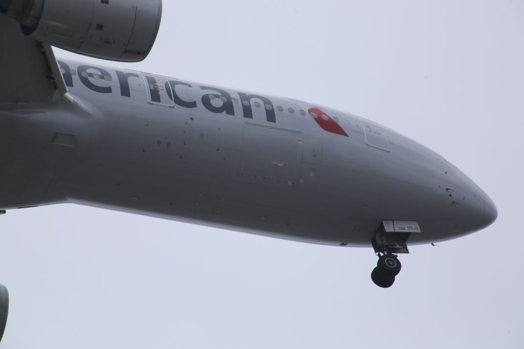 Boeing 777-200 (N751AN)