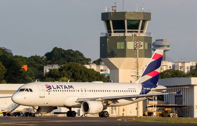 Airbus A320 (PR-MHX)