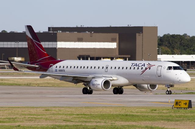 Embraer ERJ-190 (N989TA)