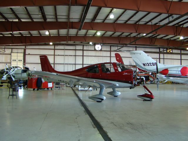 Cirrus SR-22 —