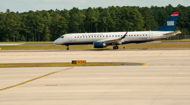 Embraer ERJ-190 (N944UW)