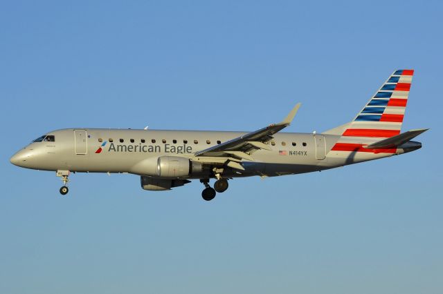 Embraer 170/175 (N414YX)