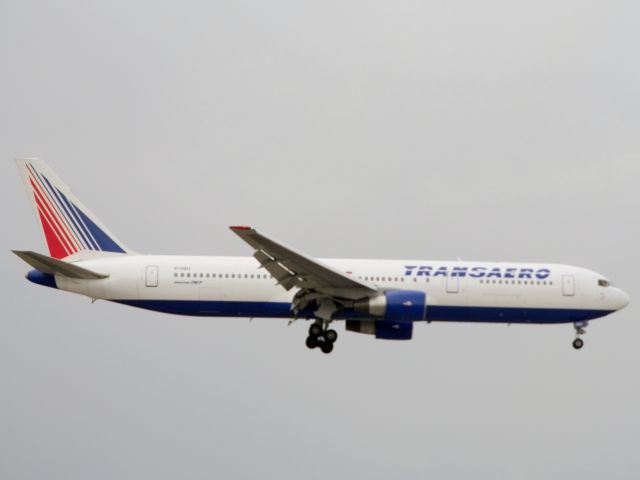 BOEING 767-300 (EI-DBU)