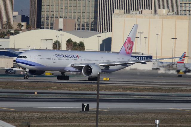 BOEING 777-300ER (B-18053)