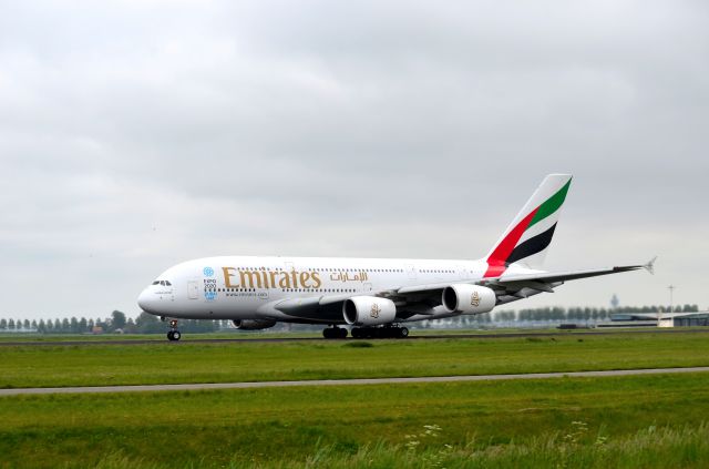 Airbus A380-800 (A6-EDJ)