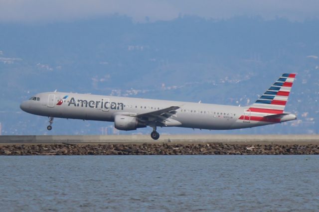 Airbus A321 (N195UW)