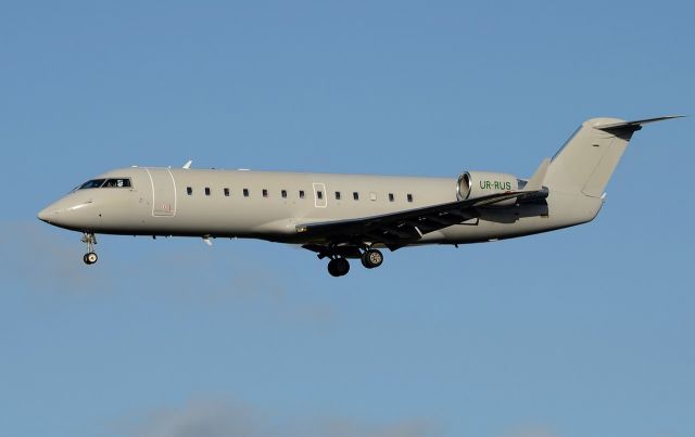 Canadair Regional Jet CRJ-200 (UR-RUS)