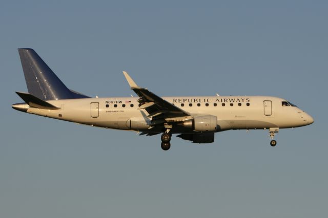 Embraer 170/175 (N867RW) - August 29, 2010 - approached Washington Reagan 