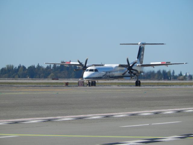 de Havilland Dash 8-400 (N436QX)