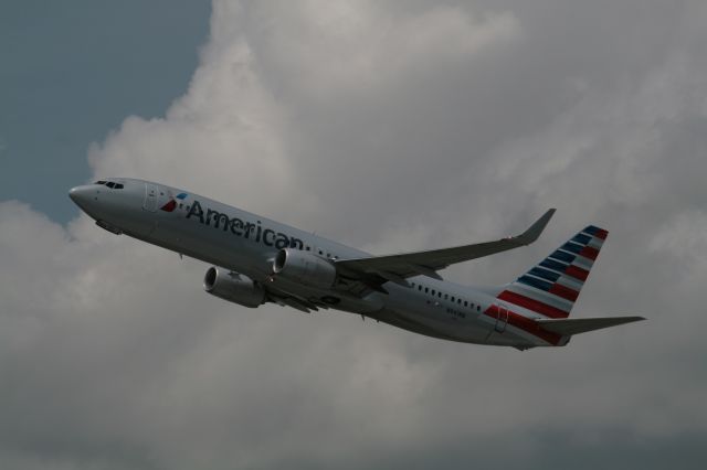 Boeing 737-800 (N941NN)