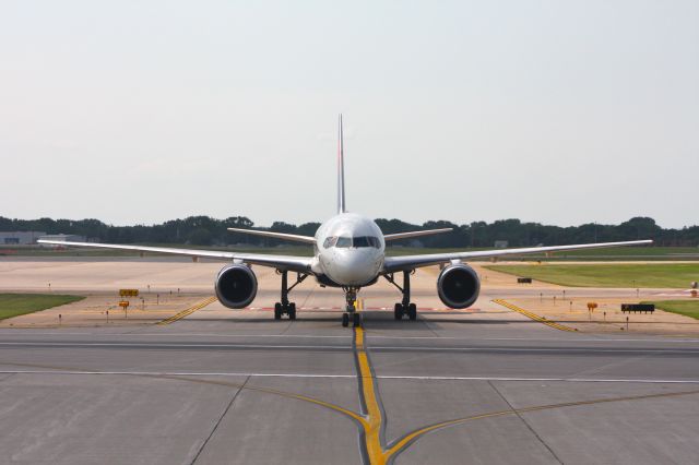 Boeing 757-200 (N674DL)