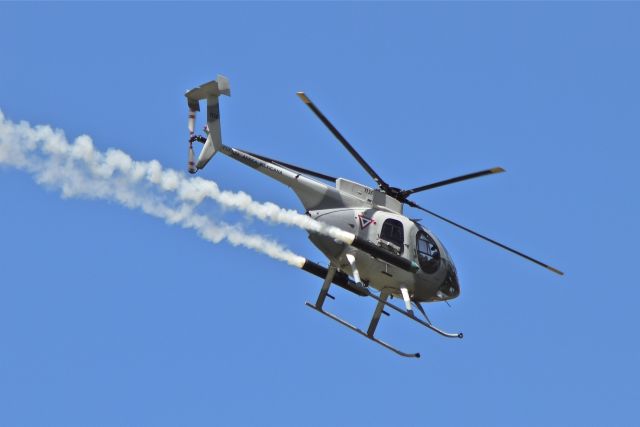 FAM1136 — - McDonnell Douglas MD-530F FAM-1136 MSN 0089FF flyby over Santa Lucia AB and fires the LAU-68A. Flares can be seen showering from the aircraft during the open day display "La Gran Fuerza de México" in august 2017.