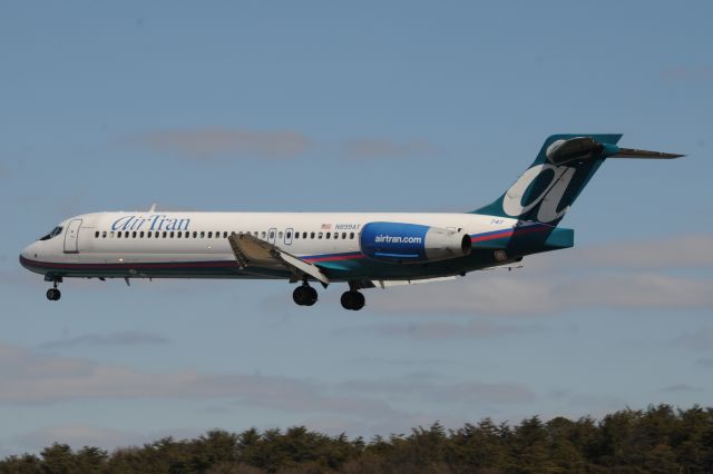 Boeing 717-200 (N899AT) - Short final runway 33-L