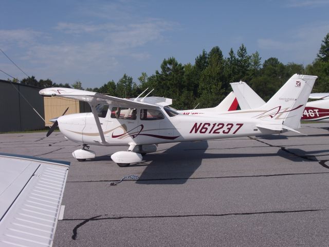 Cessna Skyhawk —