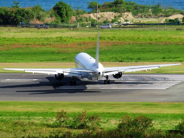 BOEING 767-300 (N373CM)