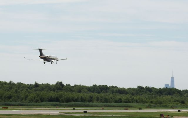 Embraer Phenom 300 (N347FX)