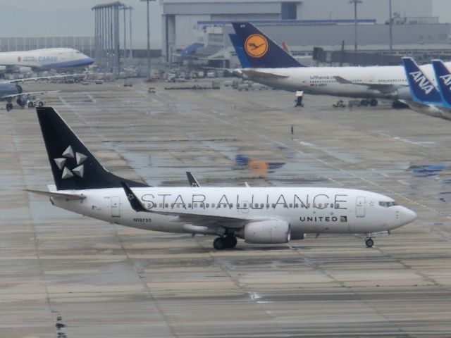 Boeing 737-700 (N13720)