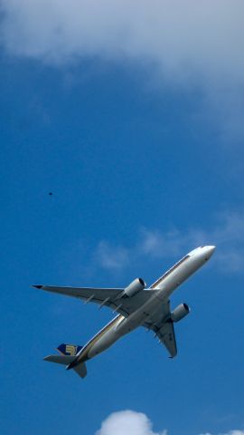 Airbus A350-900 (9V-SHU)