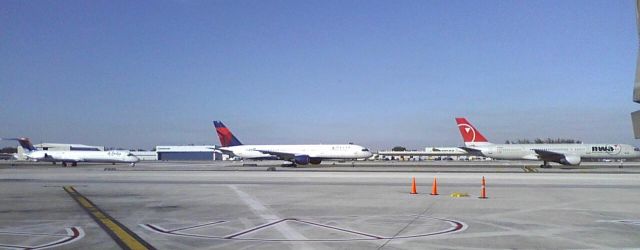 Boeing 757-200 — - Delta and Northwest 757.  Taken January 2010.