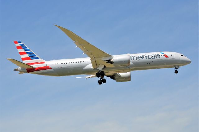 Boeing 787-9 Dreamliner (N825AA)
