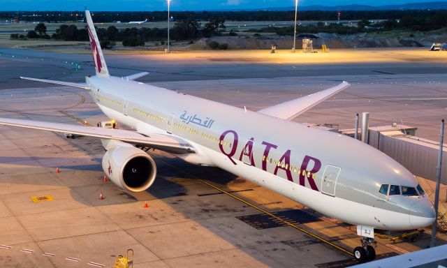 BOEING 777-300ER (A7-BAJ)