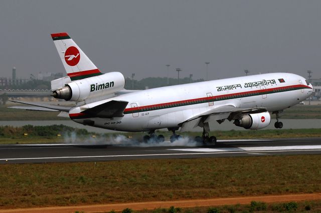 McDonnell Douglas DC-10 (S2-ACP)