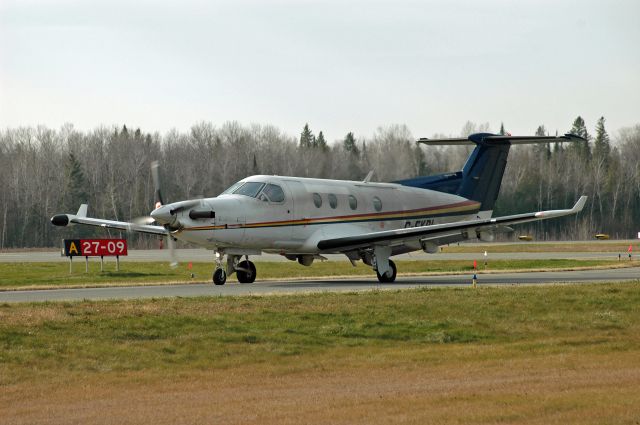 Pilatus PC-12 (C-FKPI) - 1999 Pilatus PC-12/45 (250) taxiing to the runway on November 20, 2020.