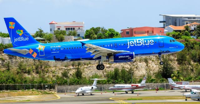 Airbus A320 (N779JB) - JetBlue Bluericua Airbus A320 landing at TNCM St Maarten its a JBU thing!!! 