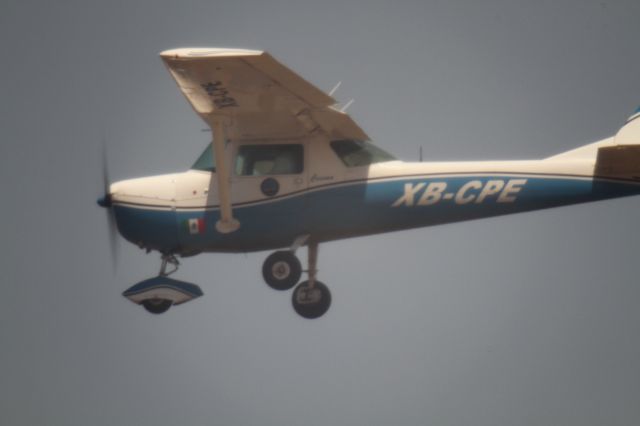 Cessna Skyhawk (XB-CPE) - TOUCH AND GO