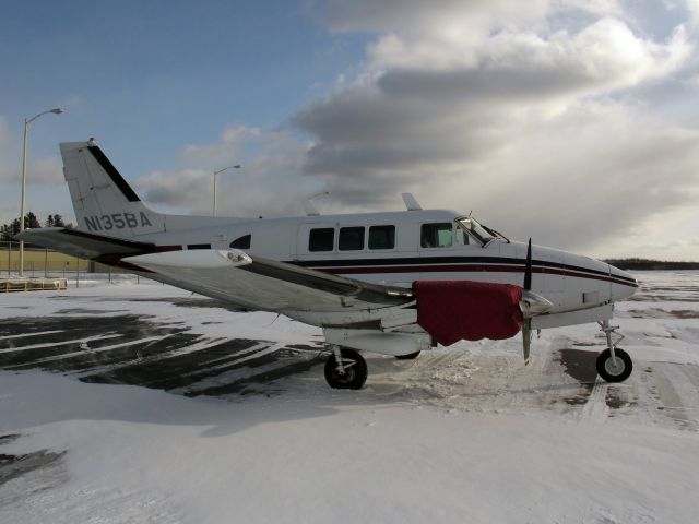 Beechcraft Queen Air (65) (N135BA) - A very nice Queen Air. 2 x 400HP 8-cylinder engines!