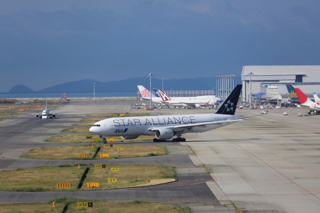 Boeing 777-200 (JA711A)