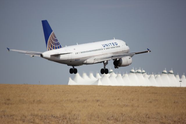 Airbus A319 (N838UA)